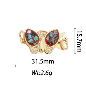 Vue détaillée du pendentif papillon doré 18k avec nacre colorée et dimensions
