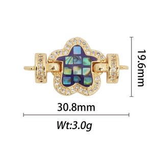 Détail d'un pendentif fleur plaqué or 18k avec incrustation violette et dimensions