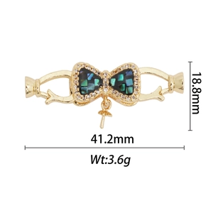 Connecteur de bijoux nœud papillon en nacre noire et cristaux avec placage or 18k