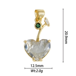 Pendentif en cuivre doré avec cristal en forme de cœur et pierre de zircone verte