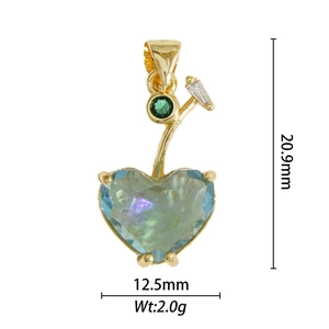 Pendentif cœur en cristal bleu avec motif cerise et dimensions 20,9mm par 12,5mm