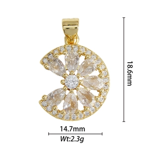 Détail d'un pendentif fleur en or de 18,6 mm avec zircons et mesures précises