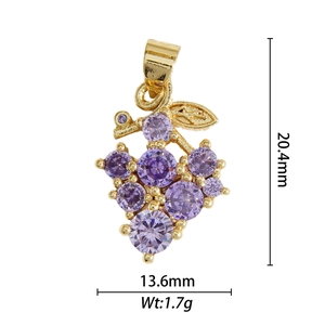 Pendentif raisin 20,4mm par 13,6mm en métal doré orné de zircons violets fins