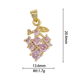 Détail du pendentif raisin en zircon rose avec dimensions 20,4mm x 13,6mm en doré