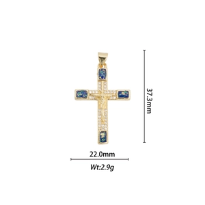 Dettagli dimensionali del ciondolo croce Gesù con opale blu e pietre in zircone bianco