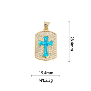Pendaglio rettangolare dorato con croce in opale blu e pavé di zirconi brillanti
