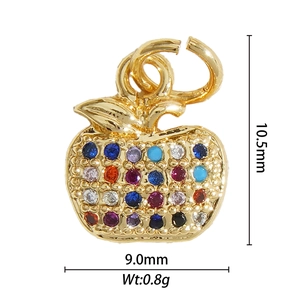 Detail van appel hanger met gekleurde zirkoon en 18K vergulding van 10,5mm hoog
