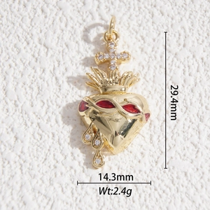 Macro shot of sacred heart gold pendant with dimensions 29.4mm height and 14.3mm width