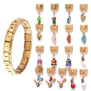 Gepersonaliseerde Italiaanse charm armband van goud rvs met diverse emaille hangers