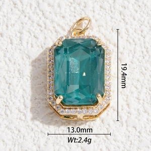 Ciondolo per collana minimalista con cristallo verde smeraldo e pietre di zircone