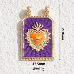 Vue détaillée des dimensions du pendentif tarot 29mm par 17,5mm et poids de 4,9g