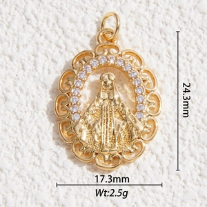 Vista dettagliata del ciondolo Madonna in oro con zirconi bianchi e dimensioni del prodotto