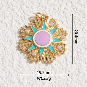 Pendentif tarot étoile solaire plaqué or 14K avec émail et dimensions détaillées