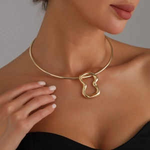 Set di Collana Choker e Orecchini Coordinati in Lega Dorata Geometrica Irregolare Minimalista per Donna Gioielli alla Moda