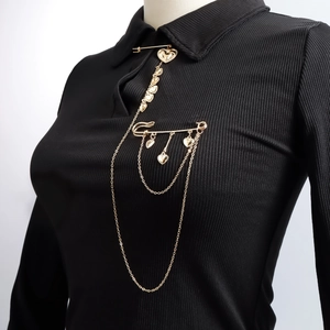 Vintage Alloy Gold Heart Pendant Brooch With Multi-Layer Chains For Women Fashion Commute Anti-Exposure Pin Jewelry