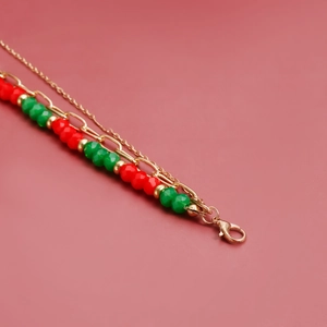 Gargantilla de Navidad multicapa con cadenas doradas y cuentas rojas y verdes festivas
