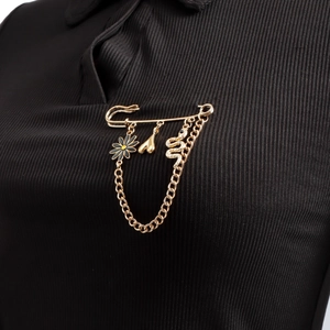 Broche Épingle de Nourrice Vintage en Alliage d'Or Avec Breloques Serpent Cœur Fleur Strass Chaîne Gland Bijoux pour Femmes
