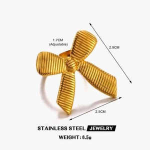 Adjustable bow ring in gold plated stainless steel with textured metal finish