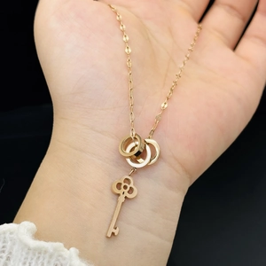 Roségouden titanium stalen ketting met drie ringen en holle sleutelhanger voor dames