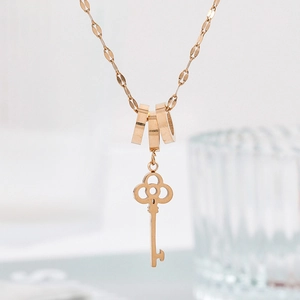 Roségoud Titanium Staal Hanger Ketting Met Drie Ringen En Holle Sleutel Charm Voor Vrouwen Trendy Sieraden