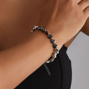 Elegante kralenarmband met hartbloem hematietstenen en verstelbare zilveren ketting