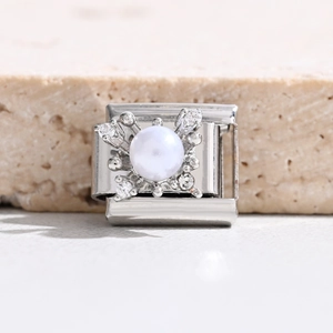 Italienisches Charm-Glied mit weißer Perle und funkelnden Zirkonia-Kristallen in Silber