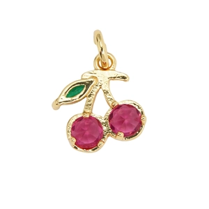 Colgante cereza bañado en oro 18k con gemas rosa facetadas y detalles de esmalte verde