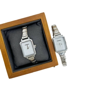 Elegant silver square quartz watch for women with glitter dial and elastic band in gift box
