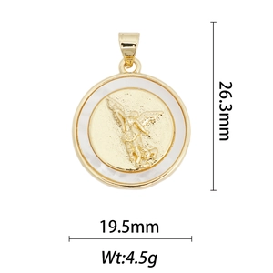 Dettaglio del ciondolo angelo placcato oro 18k con dimensioni 26,3 mm x 19,5 mm