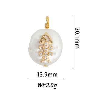 Fishbone baroque pearl pendant with 18k gold plating and measurements 20.1mm x 13.9mm