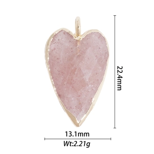 Ciondolo a cuore in quarzo rosa con bordo dorato e dimensioni 22,4mm per 13,1mm