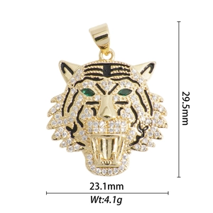 Gouden tijgerkop hanger ketting met groene ogen en glanzende witte kristallen