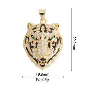 Iced out tijgerkop hanger ketting verguld met groene edelstenen als ogen