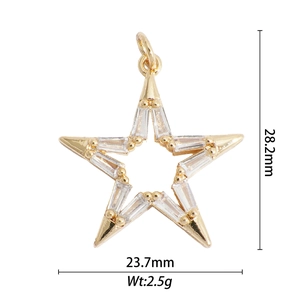 Gedetailleerde afmetingen van gouden sterhanger met kristallen: 28,2 mm hoog en 23,7 mm breed
