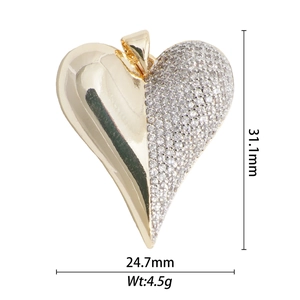 Gedetailleerde weergave van hartvormige gouden hanger met kristallen, 31,1 mm hoog