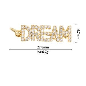 Vue détaillée du pendentif Dream en cuivre avec micro-pierres et mesures précises