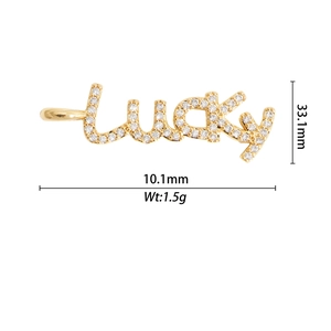 Vue détaillée du pendentif lucky en or avec micro-pavage et dimensions précises indiquées