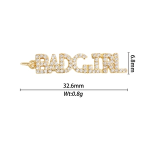 Pendentif lettres BADGIRL en cuivre micro-pavé de pierres, dimensions 32,6mm x 6,8mm