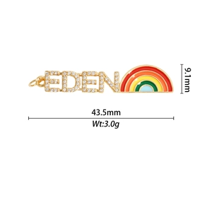 Vue détaillée du pendentif EDEN avec arc-en-ciel en émail coloré et sertissage micro-pave