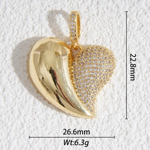 Colgante de corazón de oro pulido con circonitas blancas de 26,6 mm por 22,8 mm
