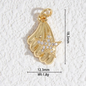 Vue détaillée des dimensions de 18,3 mm du pendentif coquillage et étoile doré