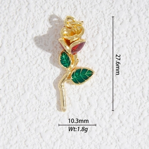 Détails du pendentif fleur de rose avec émail rouge vert et dimensions pour la création