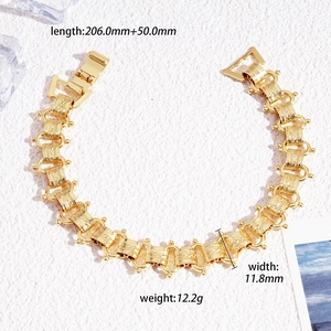 Paramètres de taille de la chaîne à cœur doré montrant la longueur 206mm et largeur 11,8mm