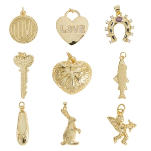 Collier Bracelet Pendentif en Cuivre Plaqué Or pour Femmes Strass Cœur Croix Love Lettre Charme Bijoux Superposés Chaîne de Clavicule