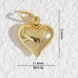 Vue détaillée du pendentif cœur doré poli avec dimensions 12,8 mm et poids de 0,5 g