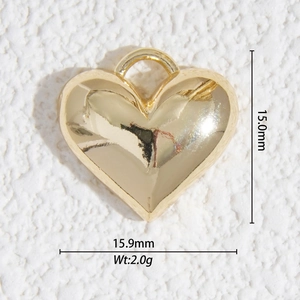 Dimensions du pendentif cœur poli montrant 15,0 mm de haut et 15,9 mm de large en macro