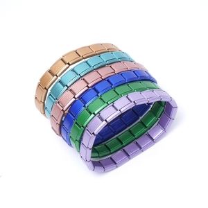 Sechser-Set bunte italienische Charm-Armbänder aus mattem Edelstahl-Finish