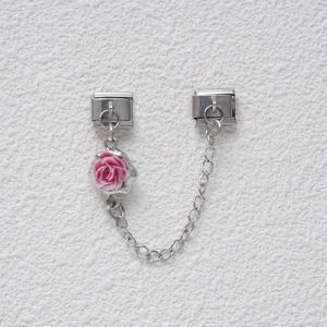 Catena di sicurezza per bracciale a moduli in acciaio inox con un fiore di rosa rosa