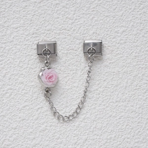 Connettore per bracciale modulare italiano con delicata rosa rosa su metallo argentato