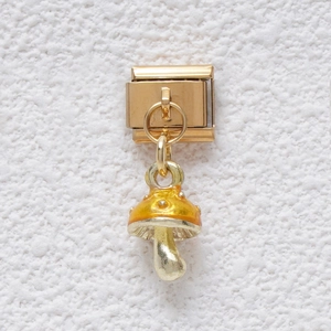 Maillon de bracelet à breloques italien en or avec pendentif champignon émaillé jaune